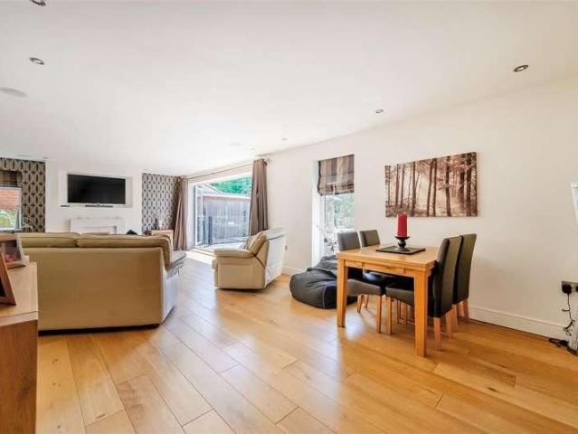 House for sale in Crowthorne, Bracknell Forest