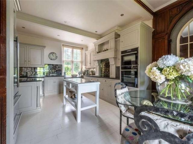 House for sale in Coldharbour, Pachesham Park