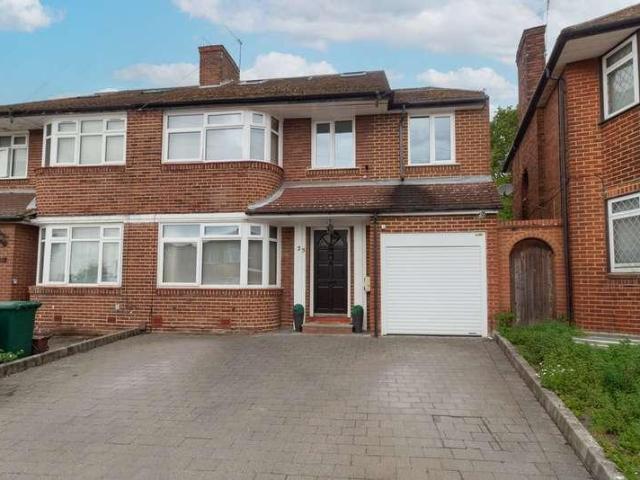 House for sale in Broadfields, Greater London
