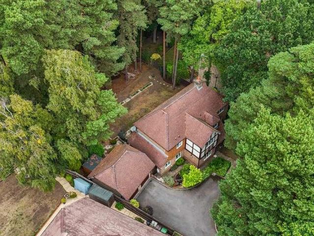 House for sale in Heatherside, Heol-las