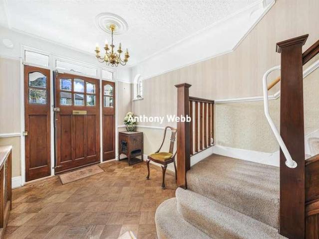 House for sale in Winchmore Hill, Palmers Green