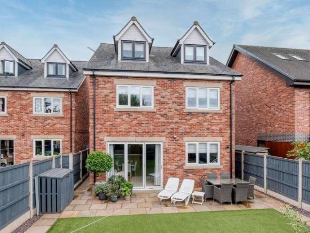 House for sale in Bromsgrove, Worcestershire