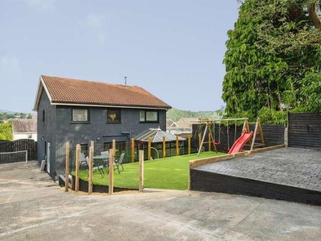 House for sale in Cilybebyll, Alltwen