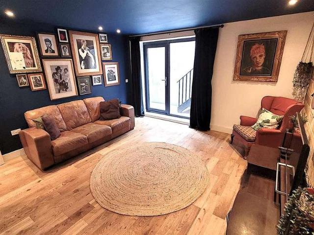 House for sale in Henley-on-Thames, Berrick Salome