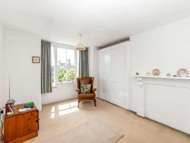 House for sale in Tulse Hill, Greater London
