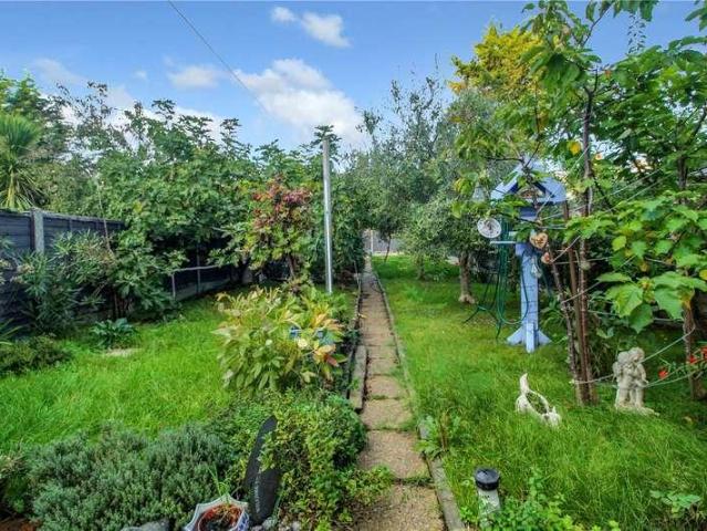 House for sale in Westcliff-on-Sea, Alton Barnes