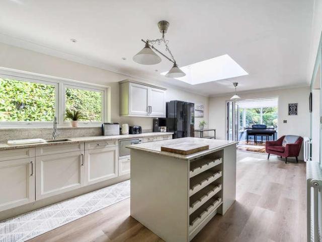 House for sale in Washington, Horsham