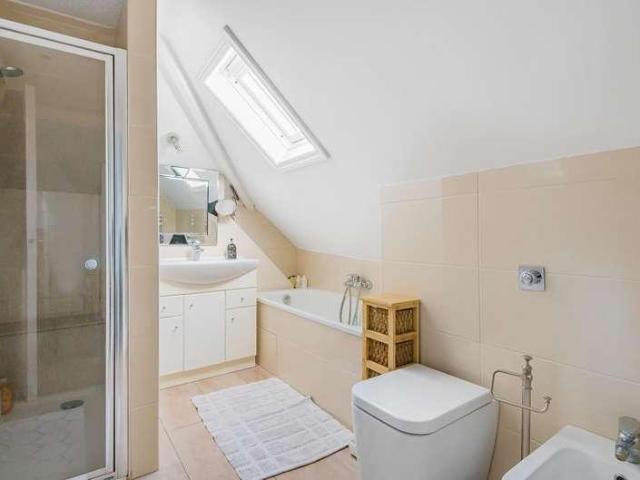 House for sale in Kingston Upon Thames, Coombe