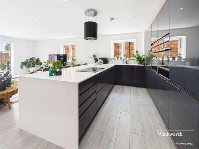 House for sale in Bucklebury, West Berkshire