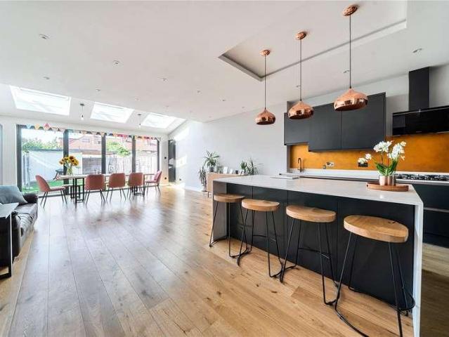 House for sale in London Borough of Ealing, Greenford