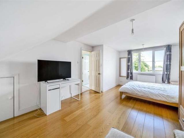 House for sale in Surbiton, Surbiton