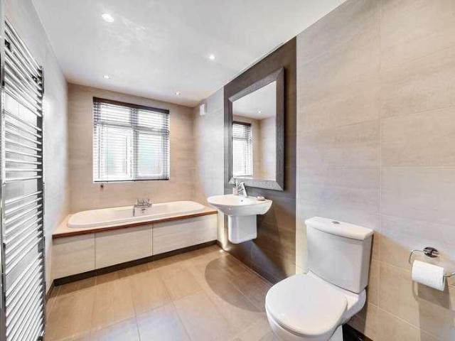 House for sale in Muswell Hill, Greater London