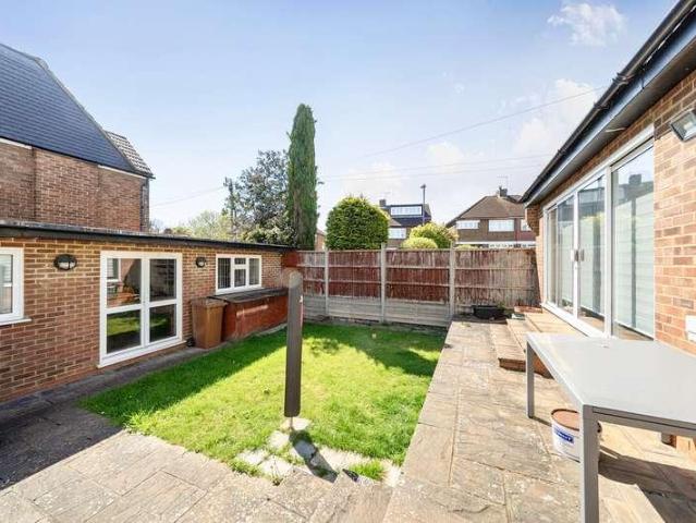 House for sale in Harrow Weald, Greater London