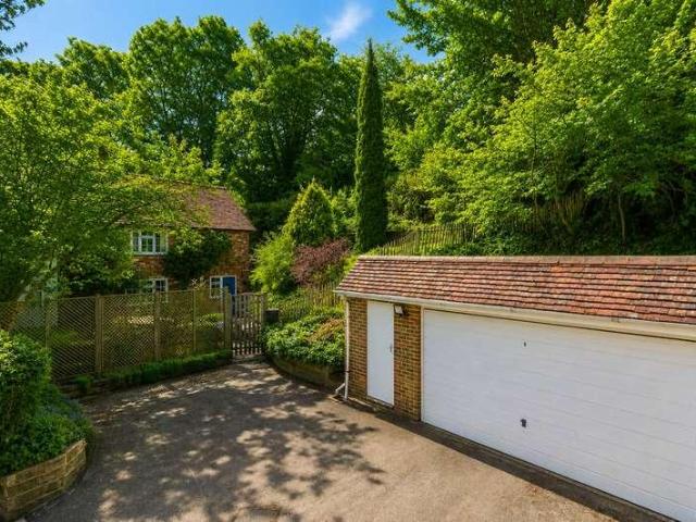 House for sale in Wrecclesham, Fole