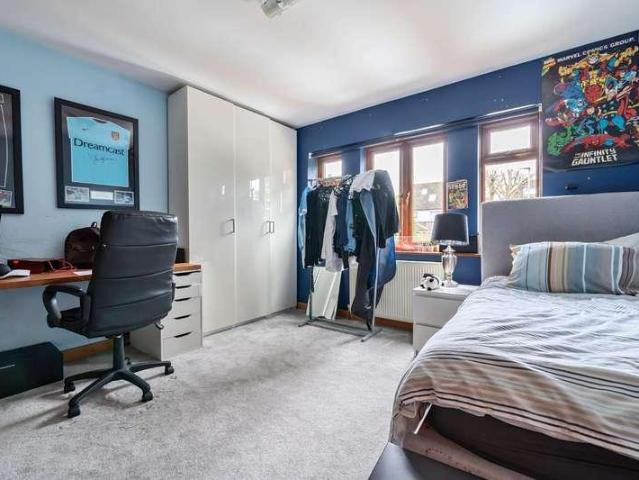 House for sale in Mill Hill, Greater London