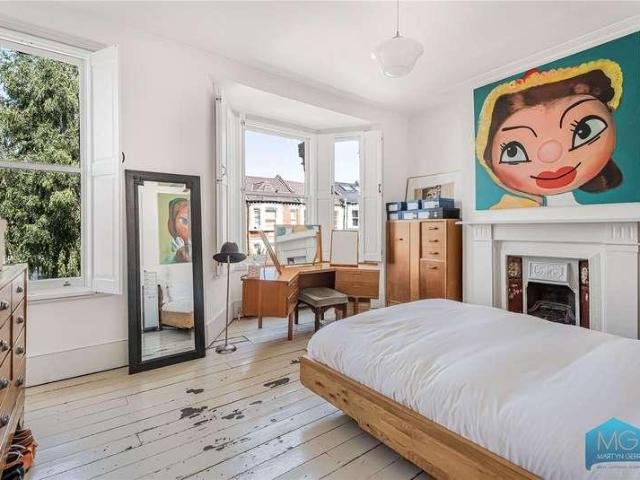 House for sale in Stroud Green, Greater London