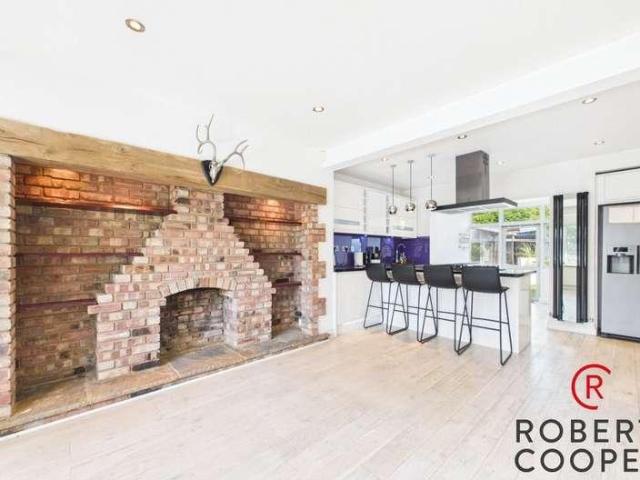 House for sale in Greater London