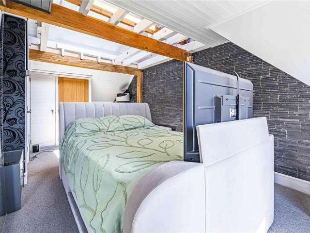 House for sale in Batchworth, Hertfordshire