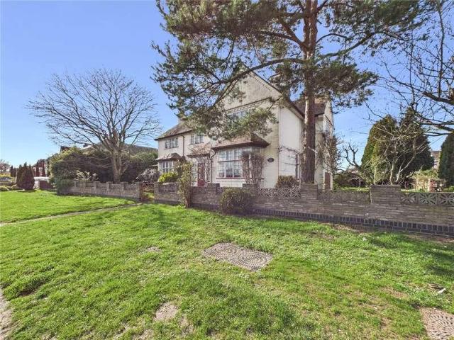 House for sale in Crookhill, Worcestershire