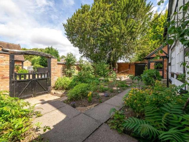 House for sale in Green Close, Warwickshire