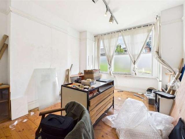 House for sale in Tulse Hill, Greater London