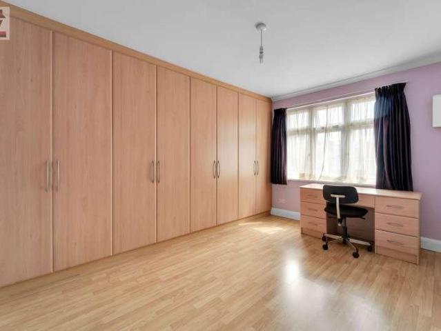 House for sale in London Borough of Hounslow, Heston
