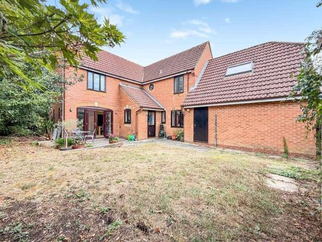 House for sale in Fenny Stratford, Milton Keynes