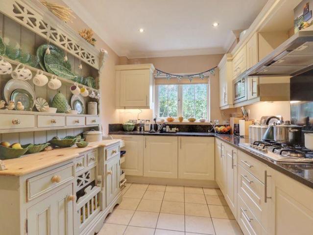 House for sale in Heol-las, Surrey