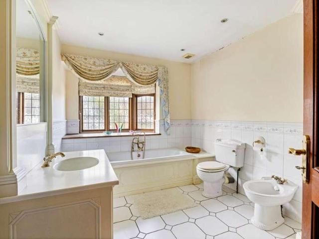 Flat for sale in South Kensington, Greater London