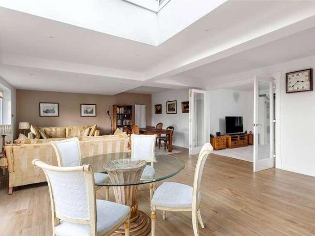 House for sale in Lower Green Esher, Blackhills