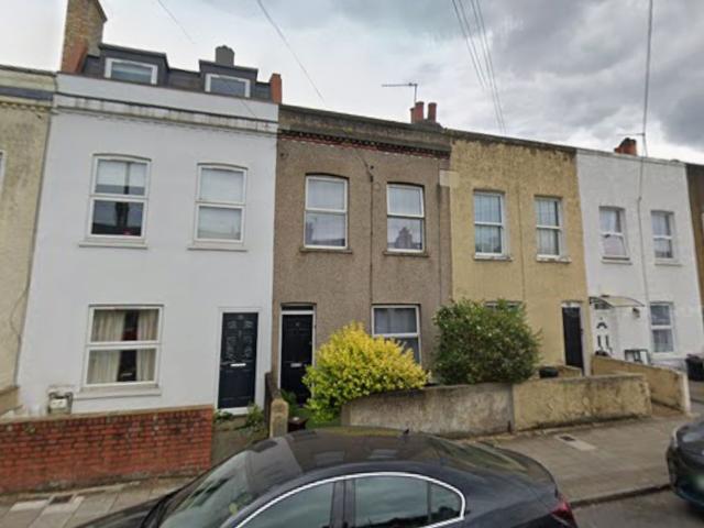 House for rent in Summerstown, Greater London