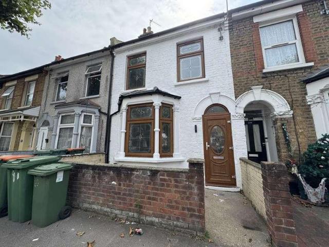 House for rent in Plashet, Greater London
