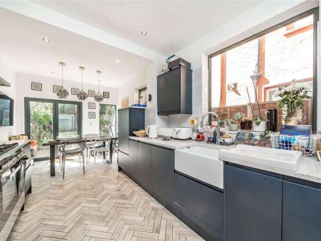House for rent in Fallow Corner, Greater London