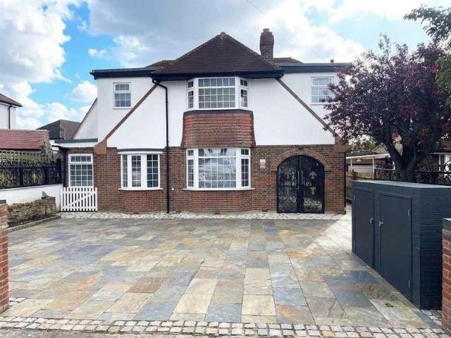 House for rent in Mill Hill, Greater London