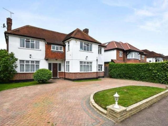 House for rent in Northwood, Moor Park Estate