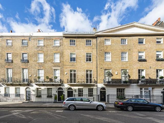 Terraced House for rent in Westminster, Belgravia
