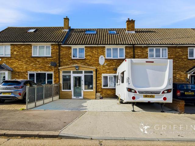 Property for sale in Aveley, Essex