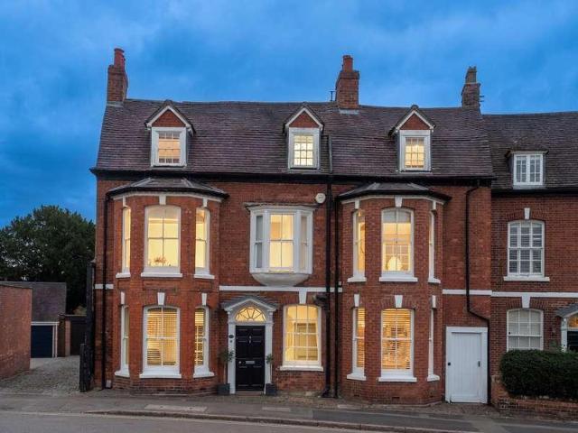 Property for sale in Ladyes Hills, Warwick