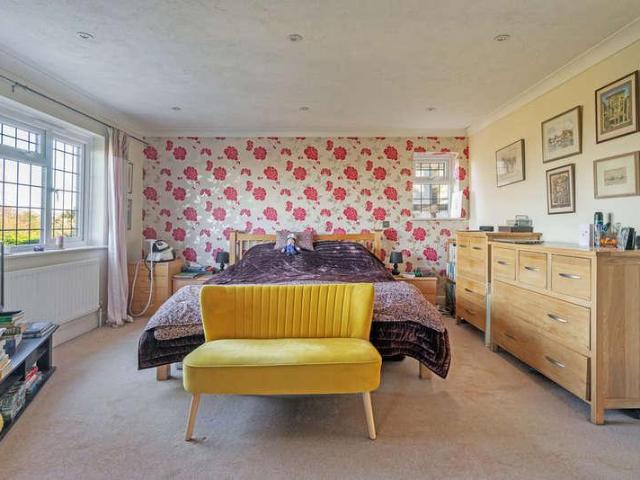 Property for sale in Broadwater Down, Sandown Park