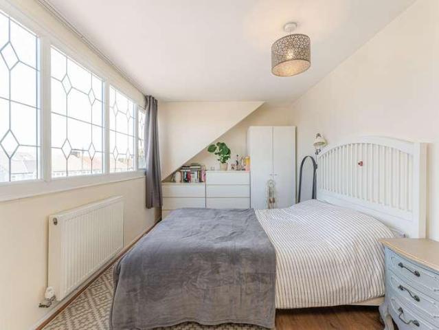 Property for sale in Bowes, Bowes Park