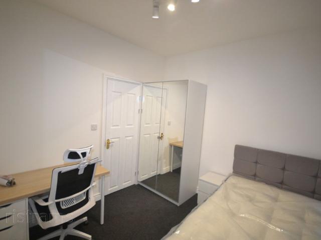 Room for rent in Attenborough, East Midlands