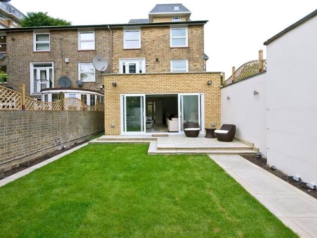 Semi Detached House for rent in Hampstead, Belsize Park