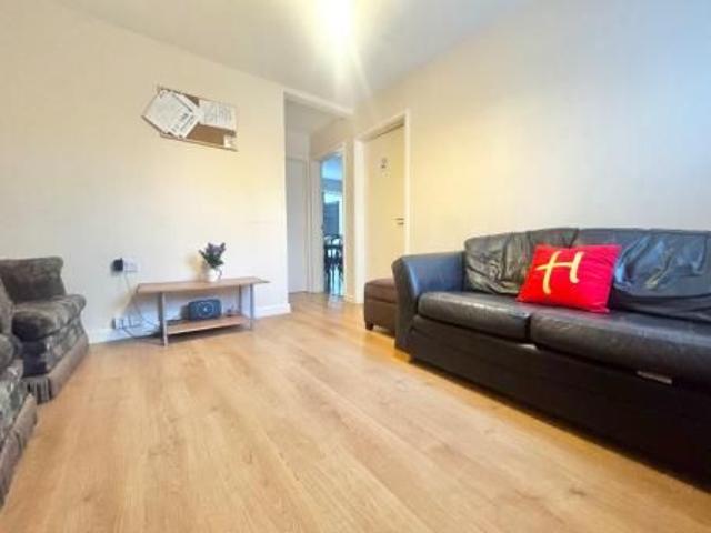 Room for rent in Hales Place, The Bridge