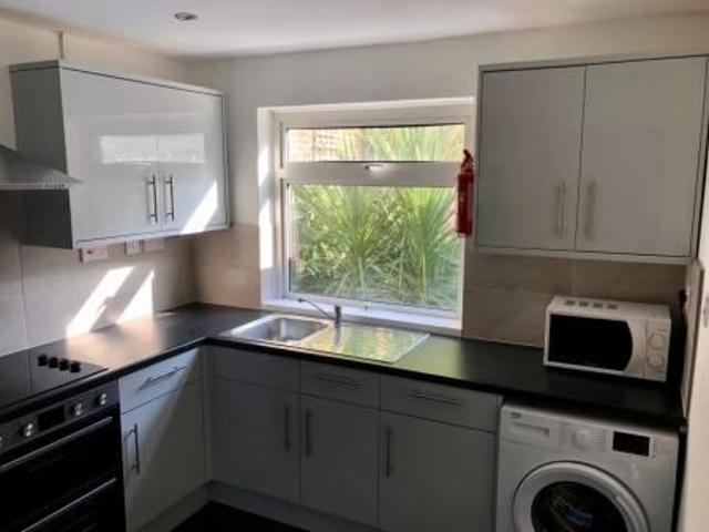 Room for rent in Hales Place, The Bridge
