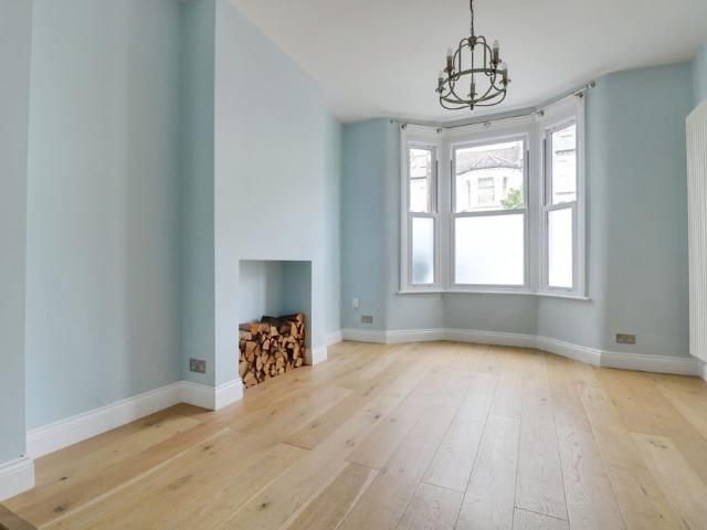 House for rent in Earlsfield, Greater London
