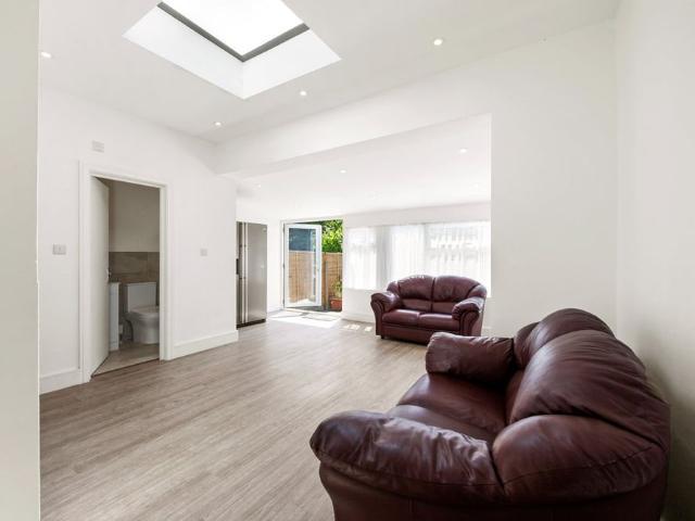 House for rent in Palmers Green, Greater London