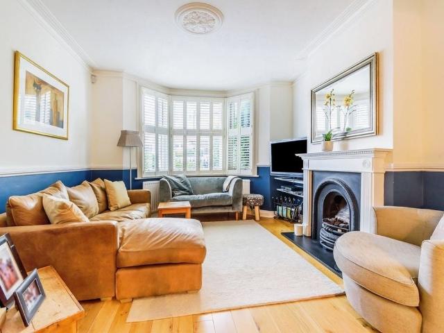 House for rent in Earlsfield, Greater London