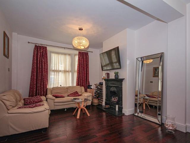 House for rent in Earlsfield, Greater London