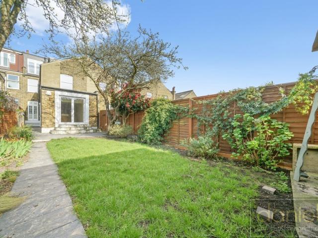 House for rent in Brondesbury, Greater London