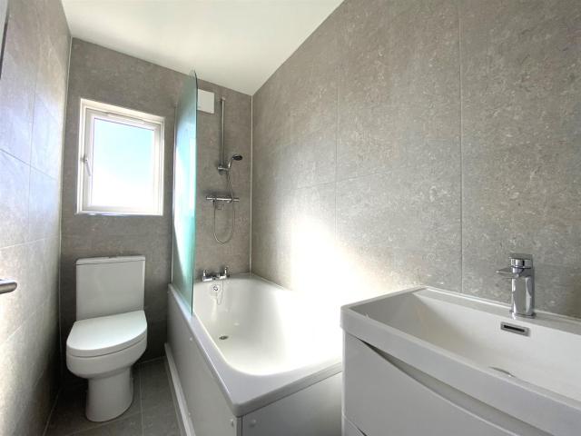 House for rent in Kingsbury, Greater London